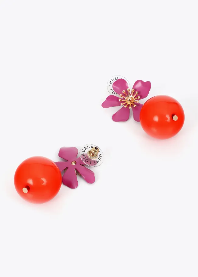 Contrast earrings with lacquered metal flower