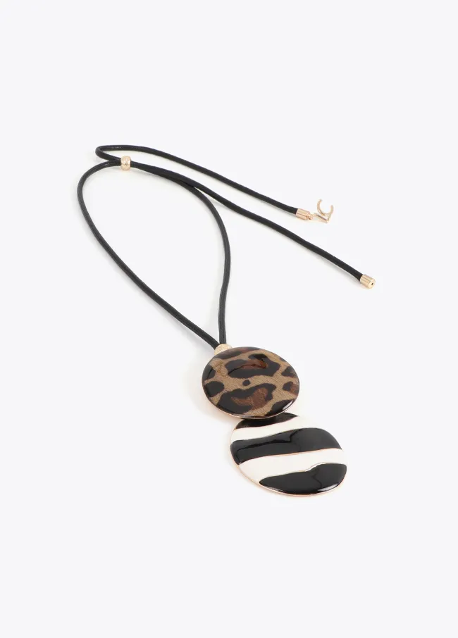 Collar largo con pendant combinado animal print...