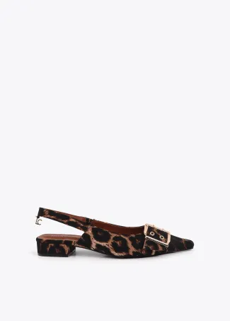 Flat shoes with straps and personalised buckles