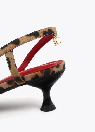 Zapato tacón con escote en estampado leopardo