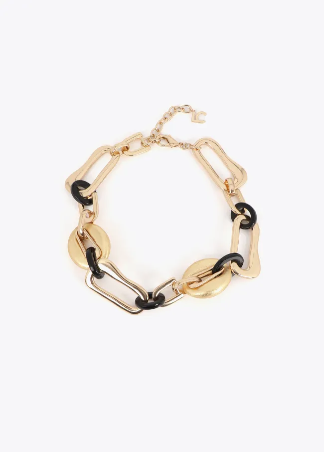 Short contrast chain necklace