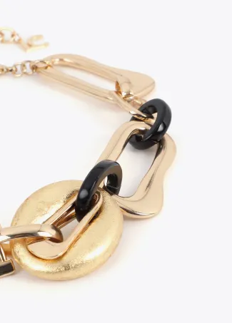 Short contrast chain necklace