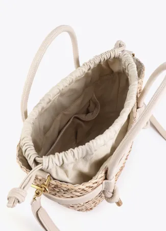 Mini capazo con asas y detalles de efecto piel