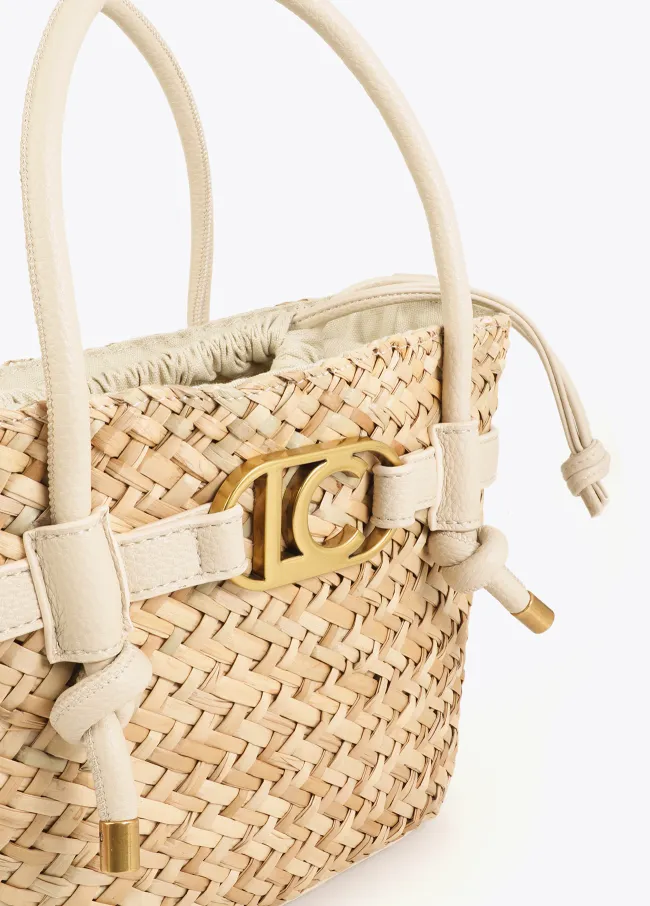 Mini capazo con asas y detalles de efecto piel