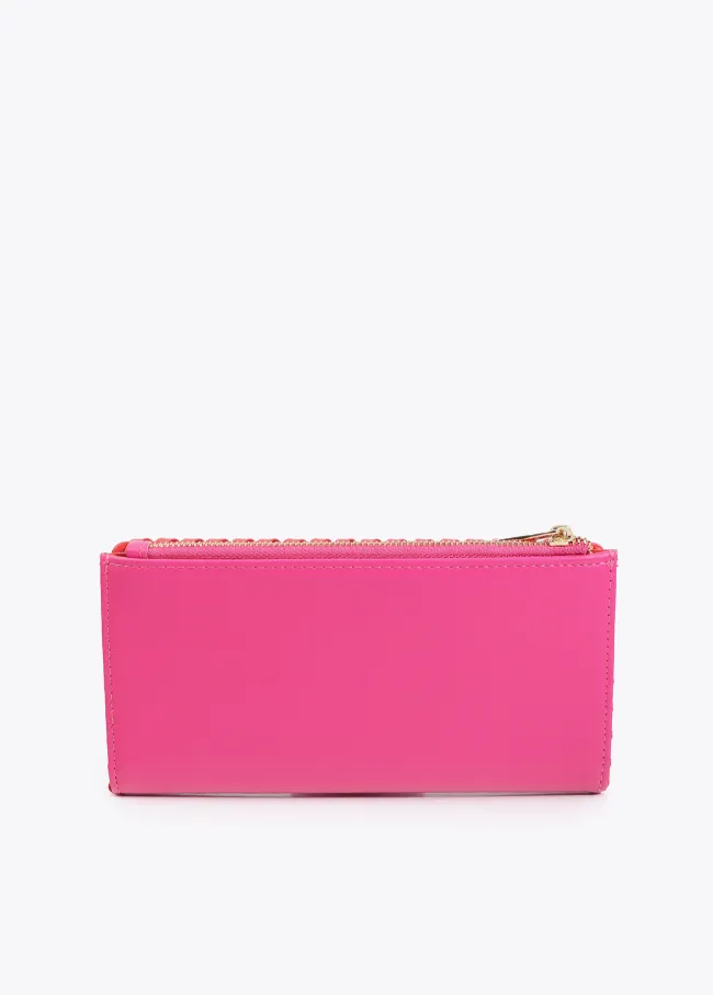 Wallet with contrast trim