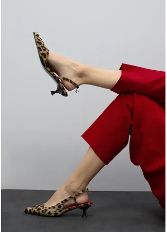 High-heel shoes with leopard print vamp