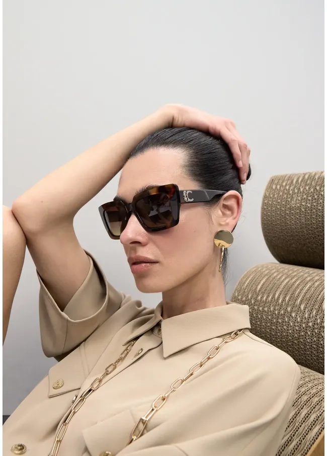 Rectangular sunglasses with leopard logo