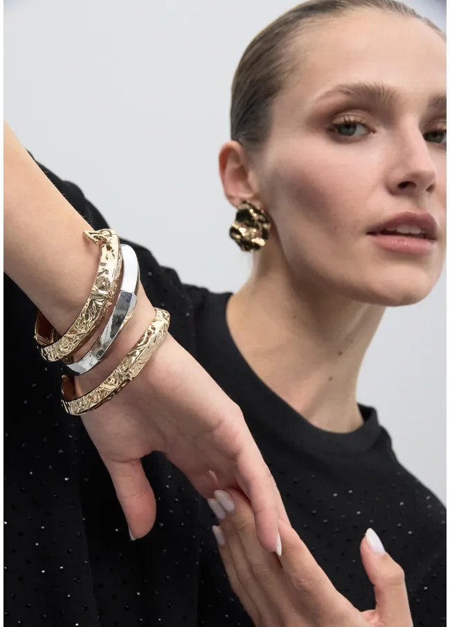 Set of two-tone textured stretch bracelets