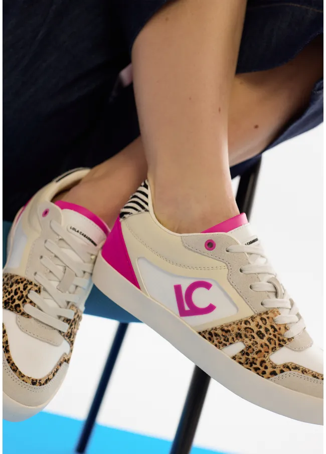Contrast fabric trainers with leather details...