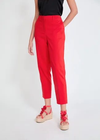 Pantalón rojo con logo en cintura