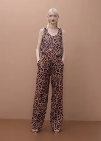 Top cuello redondo estampado animal