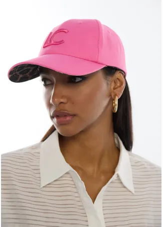 Gorra con logo bordado