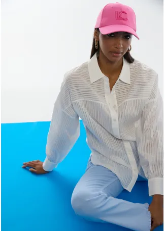 Gorra con logo bordado