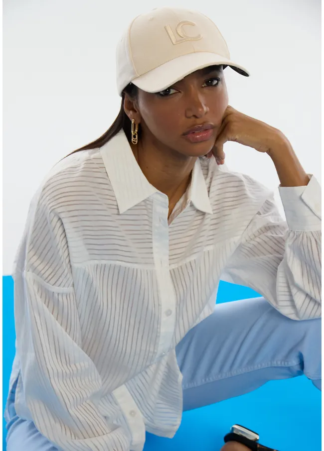 Gorra con logo bordado