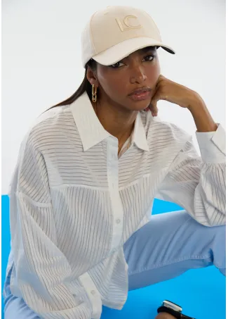 Gorra con logo bordado