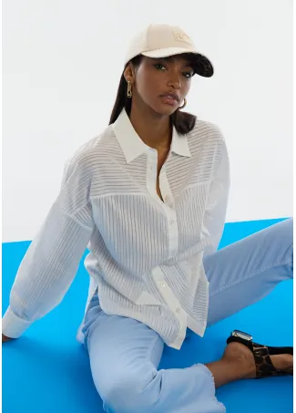 Gorra con logo bordado