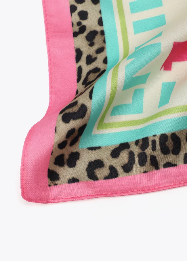 Pañuelo satinado estampado tigres