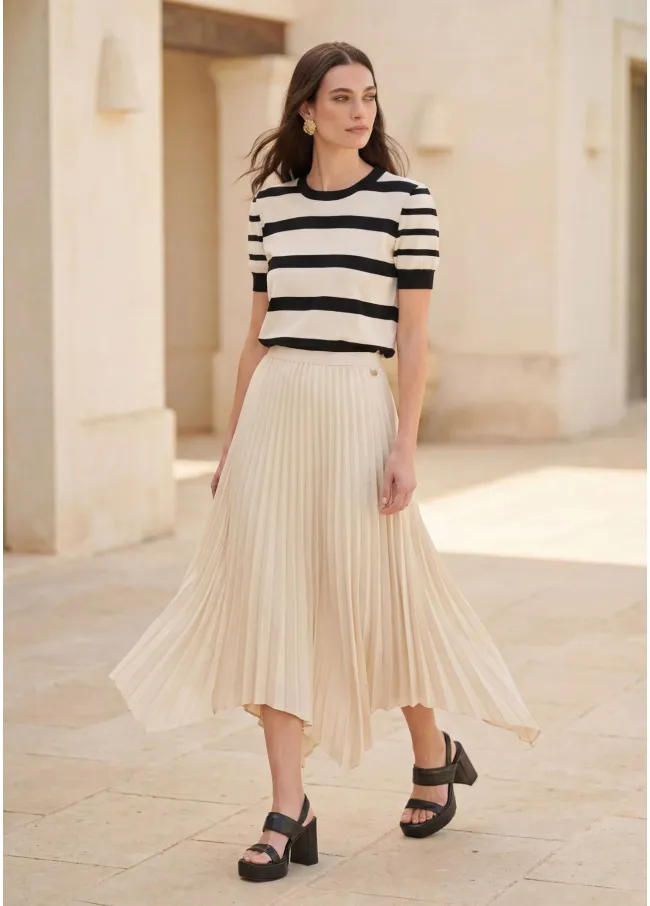 Asymmetric pleated skirt
