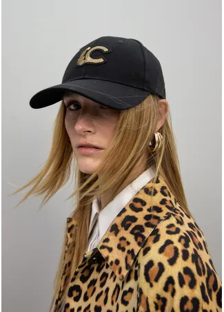Gorra con detalle leopardo
