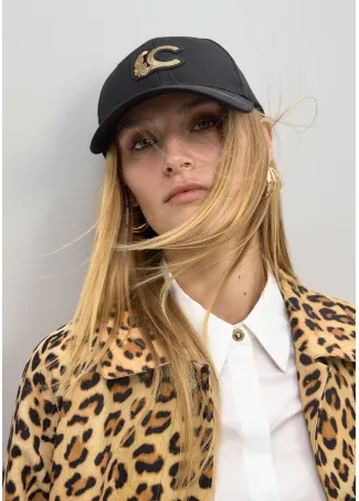 Gorra con detalle leopardo