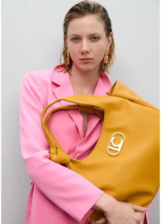 Tote bag with knotted strap