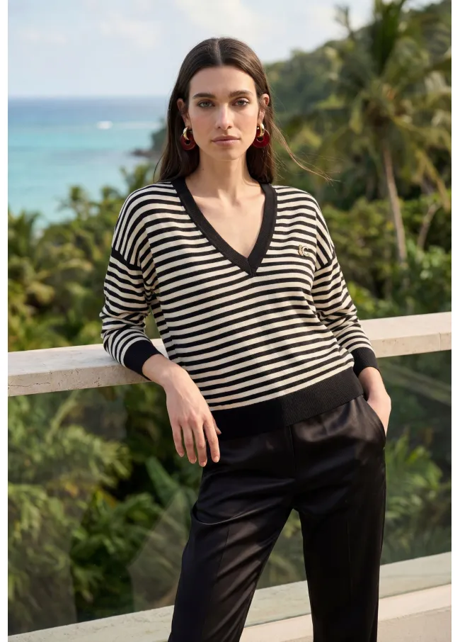 V-neck two-tone stripe sweater