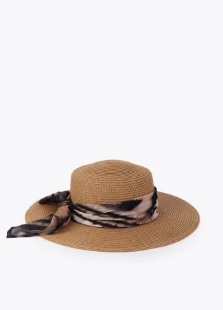 Sombrero con lazada estampada