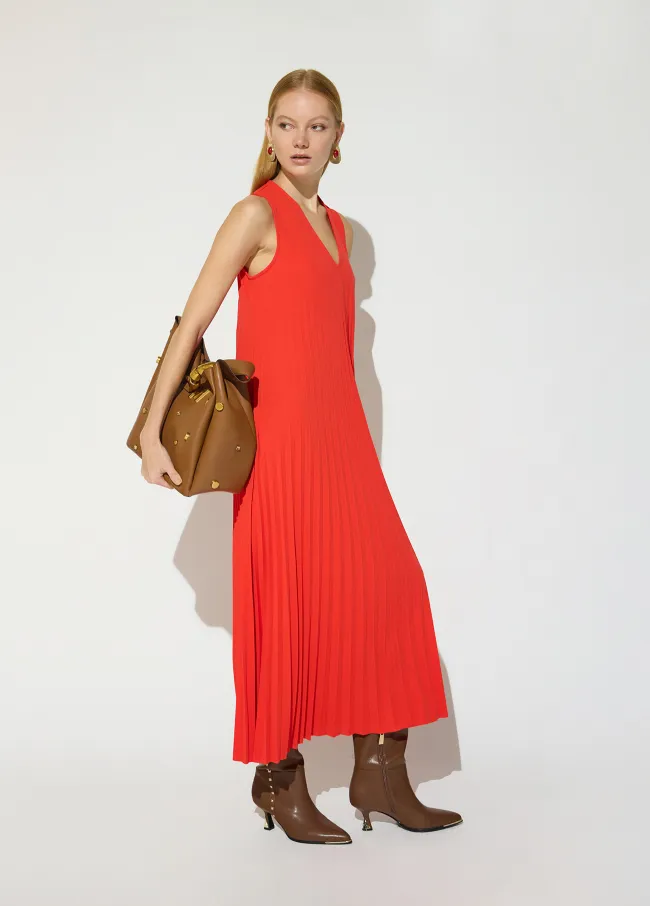 Sleeveless pleated v-neck dress