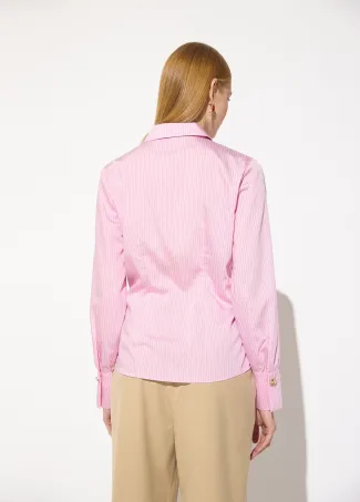 Camisa entallada de rayas con logo a strass